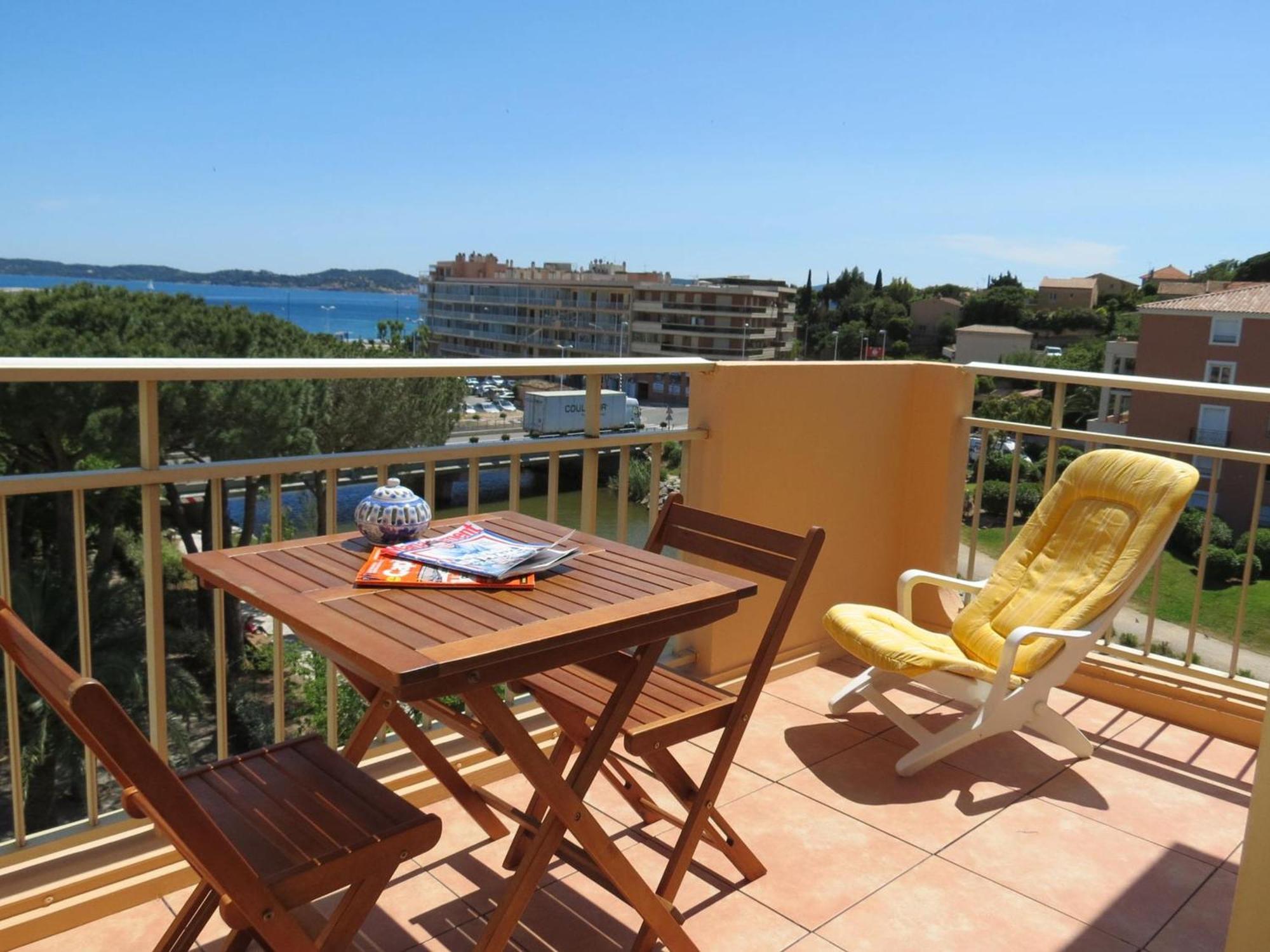 Apartment 2p Avec Climatisation, Piscine Et Parking Au Centre-ville De - Fr-1-780-47 *